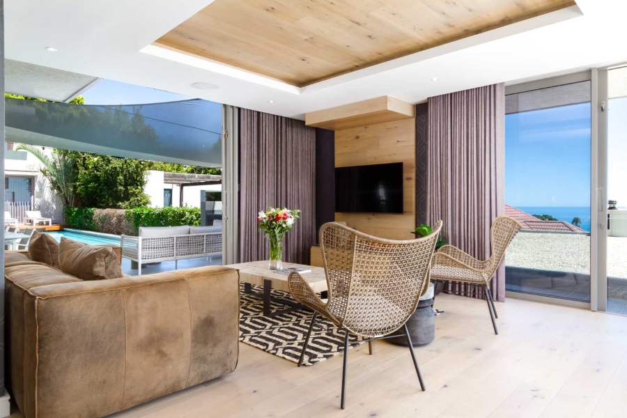 5 Bedroom Property for Sale in Fresnaye Western Cape